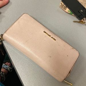 Baby pink Michael Kors Wallet WELL LOVED